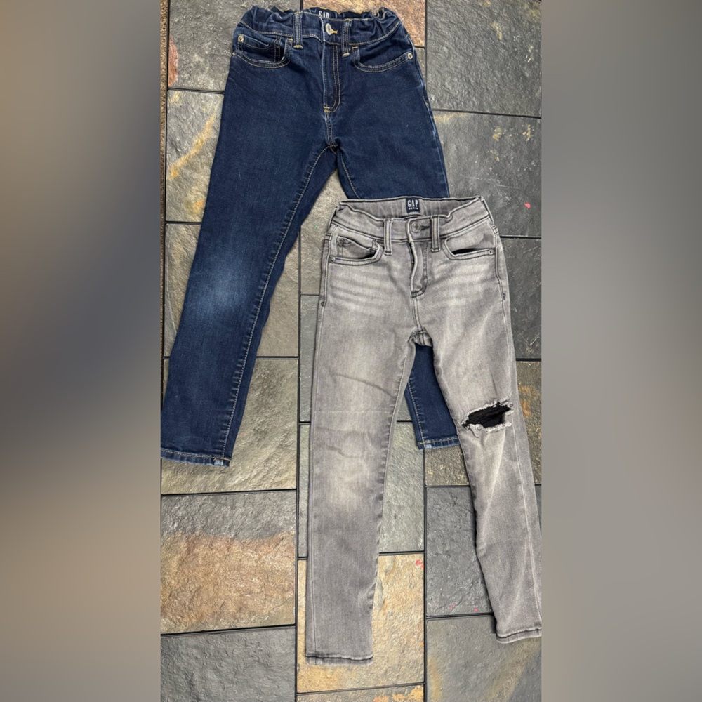 2PAIR GAP Boys Skinny Jeans in Blue and Gray (size 7)